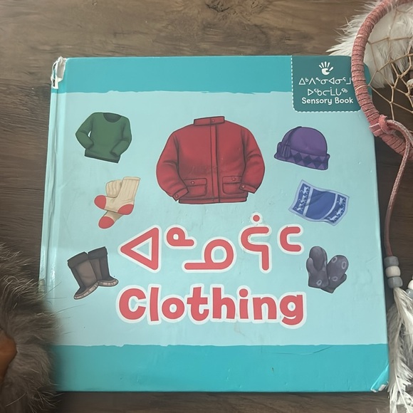 Fur mitts with Dreamcatcher and Teddy Bear
book and dream catcher - Picture 4 of 6